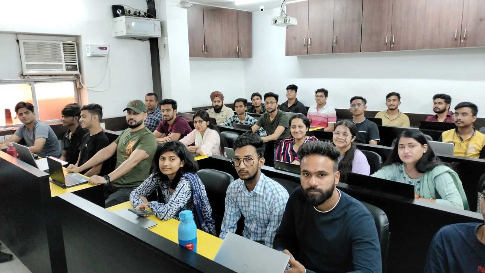 Shashank Goyal training students digital marketing