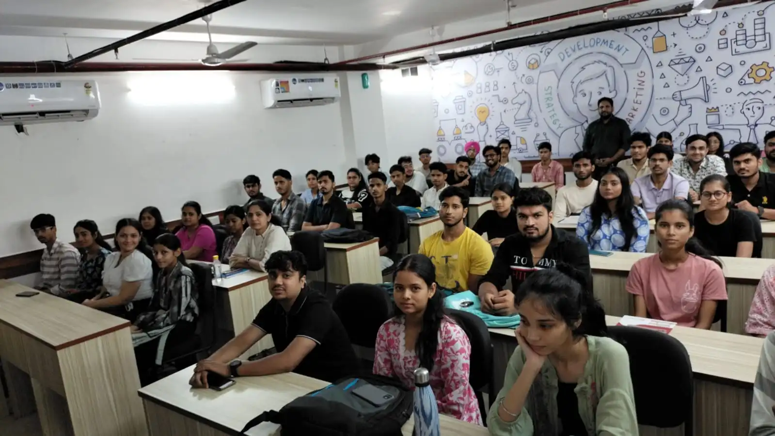 Large student batch digital marketing training